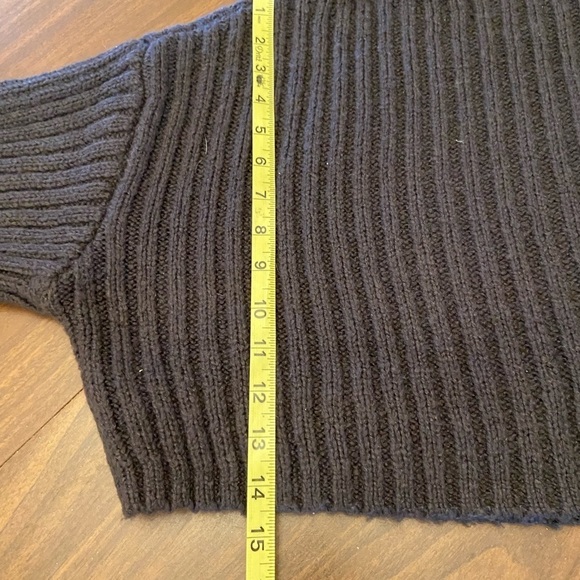 Urban Outfitters Cropped Charcoal Gray Chunky Cowl Neck Sweater – Size Small - Picture 7 of 12